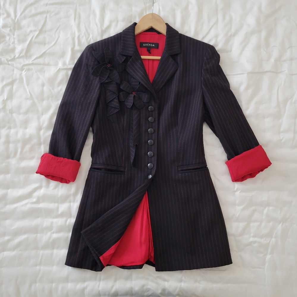 LIKE NEW VINTAGE ESCADA BLACK & RED PINSTRIPE BLAZER SUIT JACKET 34 / US 2, 4
